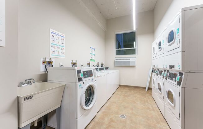 Studio, 1 bath, 275 sqft, $1,000, Unit 319