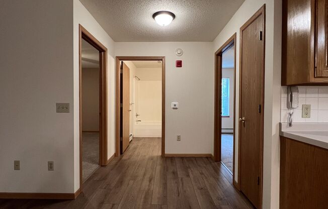 2 beds, 1 bath, 918 sqft, $1,100, Unit WE 1000 RL-16