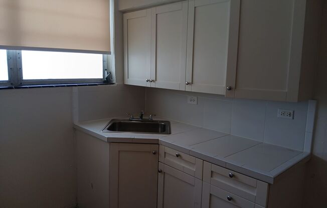 1 bed, 1 bath, 604 sqft, $1,925, Unit 12