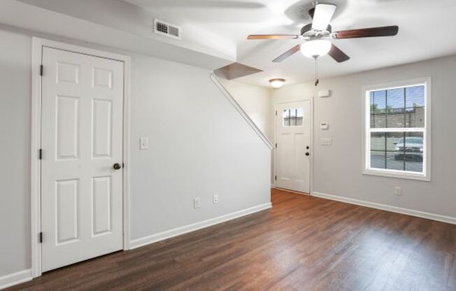 2 beds, 1.5 baths, 1,050 sqft, $1,300, Unit Memorial Drive - E