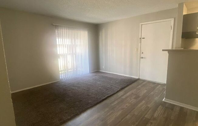 2 beds, 1 bath, 900 sqft, $1,051, Unit 16E
