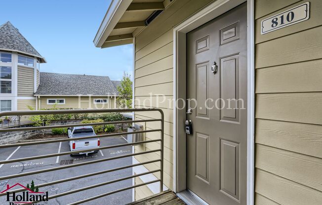 Bright & Comfortable Upper-Level Unit – Spacious, Practical, and Full of Charm!