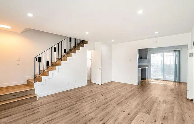 2 Level Townhouse with Onsite Laundry!