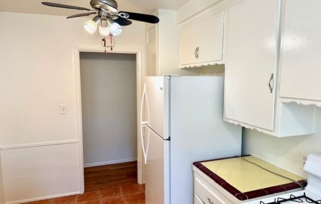 1 bed, 1 bath, 700 sqft, $1,975