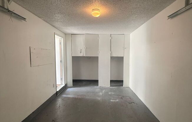2 beds, 1.5 baths, $1,400