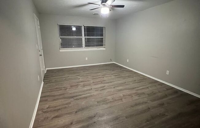 3 beds, 1.5 baths, 805 sqft, $1,400, Unit 4245 - 3