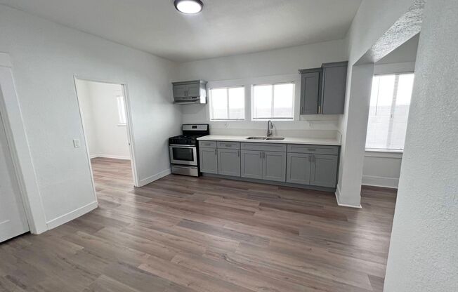 3 beds, 1 bath, 900 sqft, $2,895, Unit 807