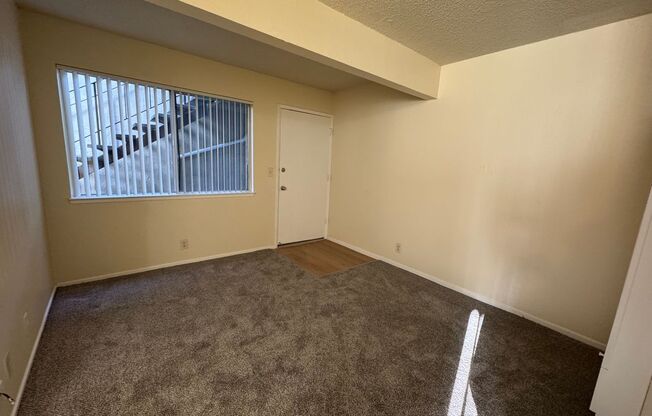 Great Value! Downstairs 1 bedroom 1 bath apartment w/ assigned parking!