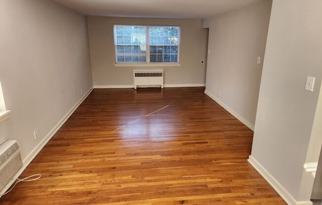 2 beds, 1 bath, 897 sqft, $2,275, Unit F-13