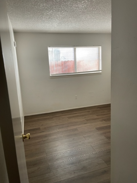 32 E WYANDOTTE