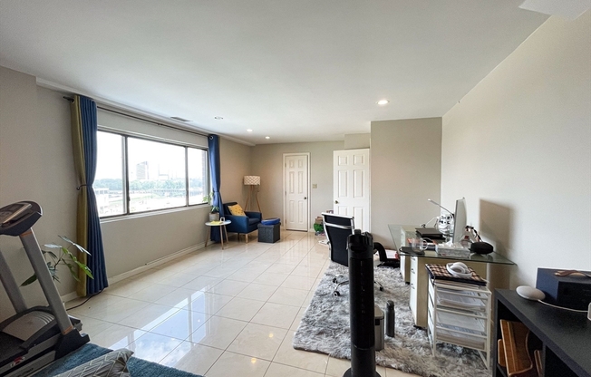 3 beds, 2 baths, 1,725 sqft, $4,100, Unit 802