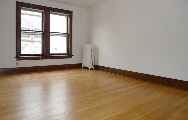 1 bed, 1 bath, 410 sqft, $915, Unit 15 - 35
