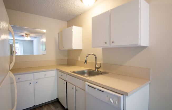 1-Bdr on Pill Hill: Private Patio & Close to OHSU!