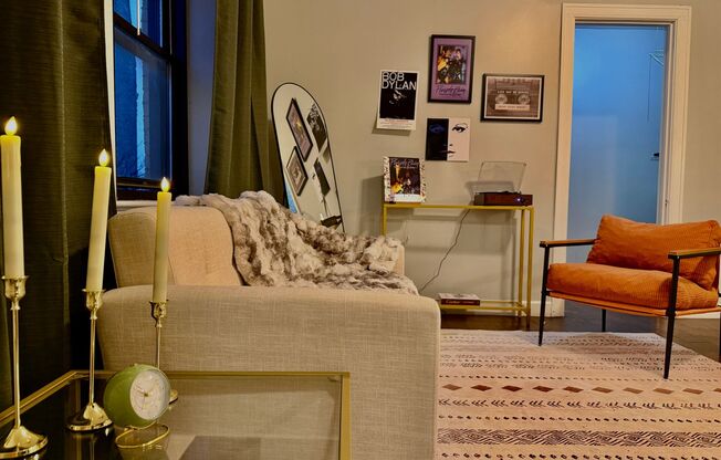 Studio, 1 bath, 500 sqft, $1,075, Unit Unit 206