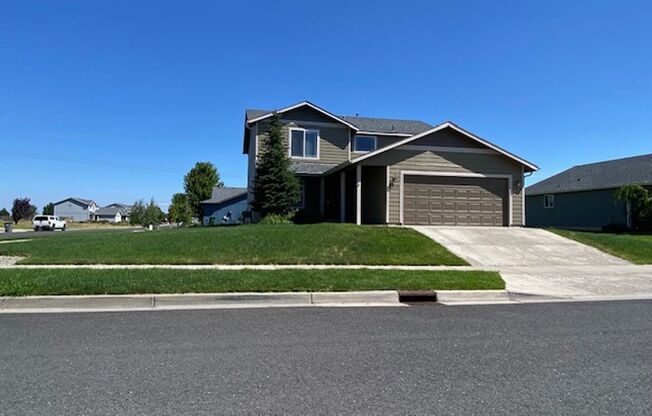 Large Corner Lot 4BR, 2.5BA Cheney Home In Big Sky #1455