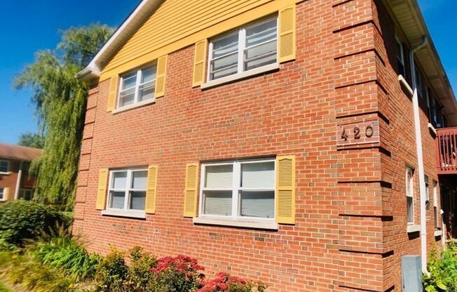 2 beds, 1 bath, $1,695, Unit 420-16