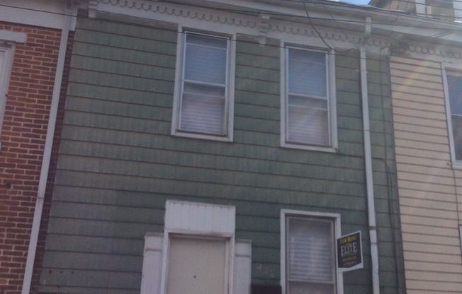 West End of Town! Close to transportation, parks, and many amenities!