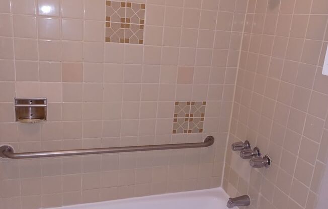 3 beds, 2 baths, 1,320 sqft, $1,320, Unit 79