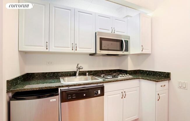 Studio, 1 bath, 400 sqft, $3,500, Unit 9D