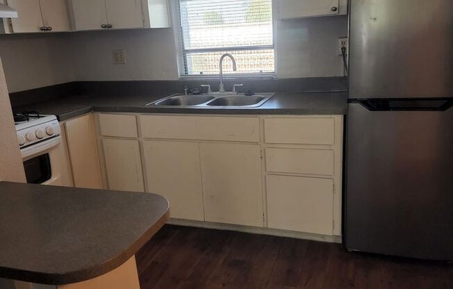 Studio, 1 bath, 370 sqft, $999, Unit 54