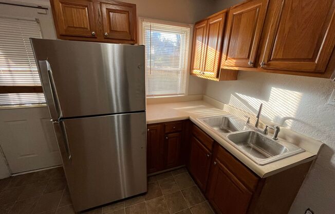 2 Bedroom 1 Bath with Attached Garage MOVE IN READY!