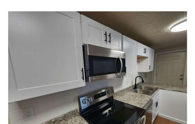 1 bed, 1 bath, 580 sqft, $1,150, Unit 1455 Unit 105