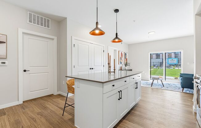 2 beds, 2 baths, 1,029 sqft, $1,775, Unit 1-204