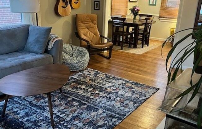 Gorgeous, 3 bedroom, 1 bathroom  ready June 20th!