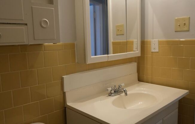 3 beds, 1 bath, $3,872, Unit 1