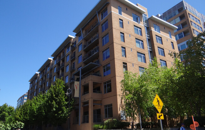 Updated Beautiful 2 Bedroom Condo Overlooking Esther Short Park - 701 Columbia St #107