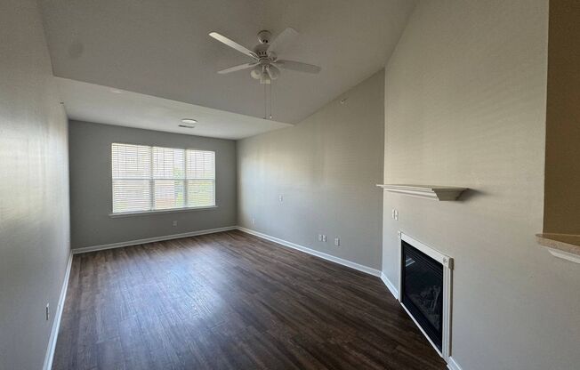 1 bed, 1 bath, 913 sqft, $1,299, Unit 34-405