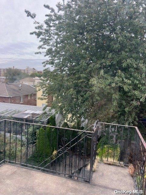 2 beds, 1 bath, $2,800