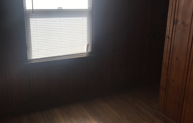 3 beds, 1 bath, $1,900