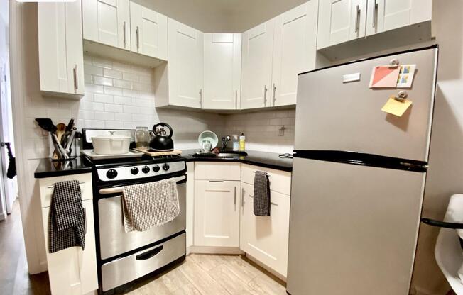 2 beds, 1 bath, $3,400, Unit 3E