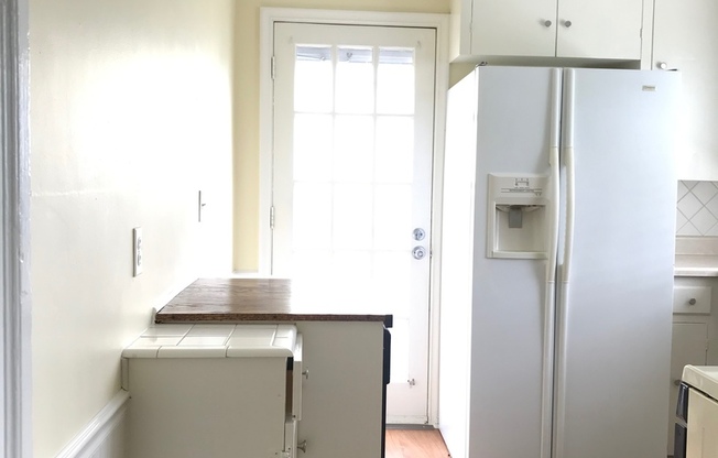 2 beds, 1 bath, $1,200