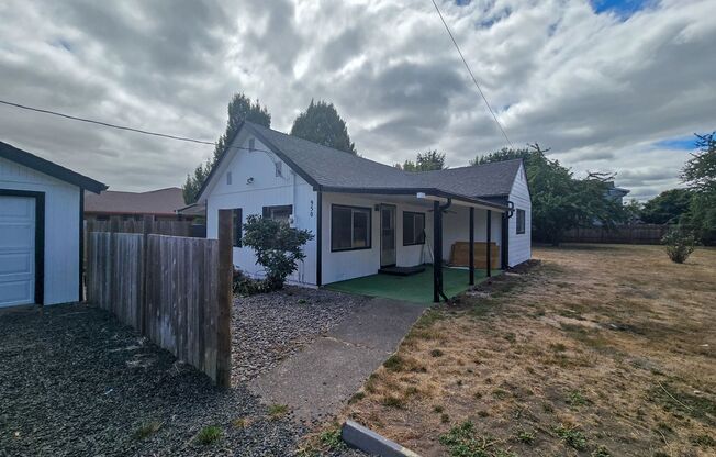 RENT SPECIAL: $1,000 Off First Full Month's Rent With One Year Lease! ~ Marks 950