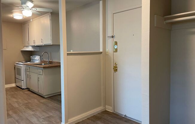 1 bed, 1 bath, $1,275, Unit 32