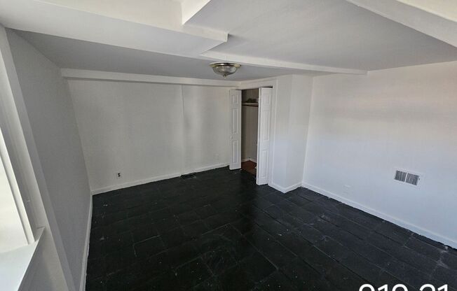 1 bed, 1 bath, 850 sqft, $1,000, Unit 919 #21