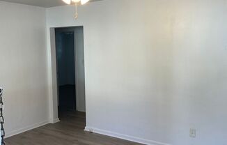 2 beds, 1 bath, $995, Unit 1