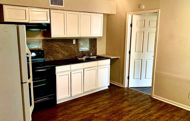 1 bed, 1 bath, 560 sqft, $749, Unit Unit F