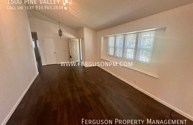 1500 PINE VLY CIR