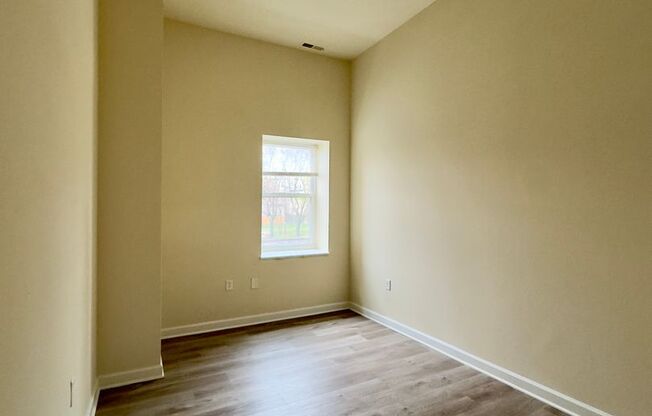 1 bed, 1 bath, 650 sqft, $1,250, Unit 405