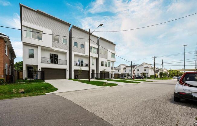 Gorgeous Three Bedroom Townhome!
