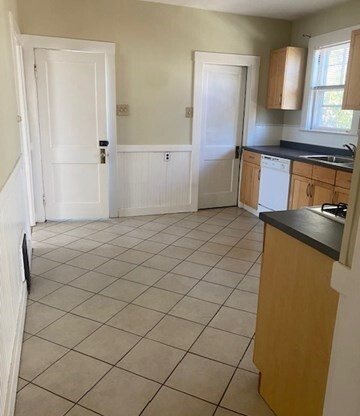 2 beds, 1 bath, 1,100 sqft, $2,375, Unit 2