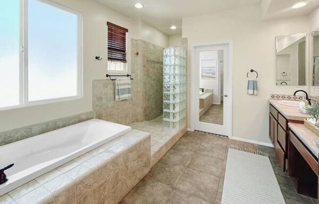 Gorgeous 4 Bed / 4 Bath With Office in A Gated Community of Sunny Creek in Carlsbad!