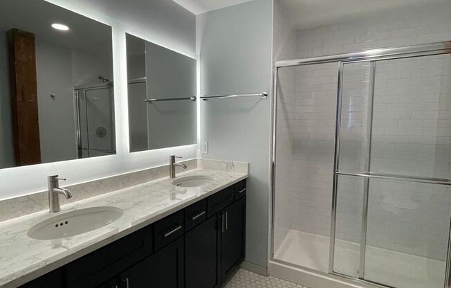2 beds, 2 baths, 893 sqft, $2,300, Unit 123-318