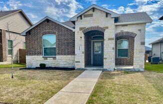 Spacious and Cozy 3 Bedroom Home in Cottonwood Creek!
