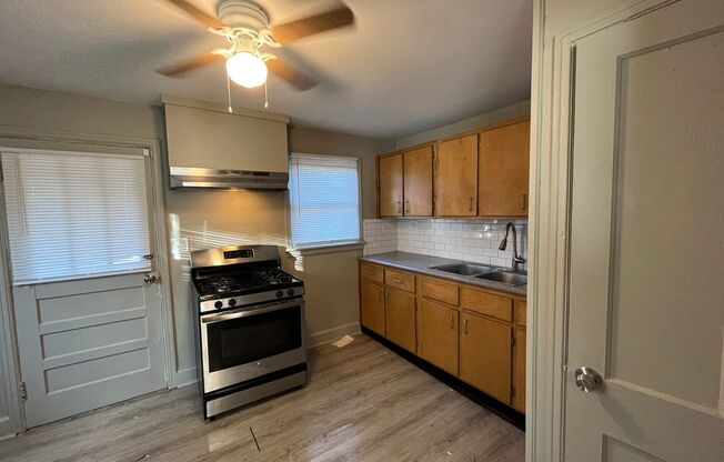 2 beds, 1 bath, $950