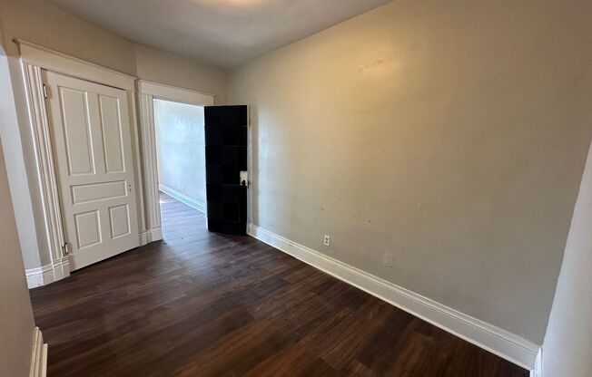 2 beds, 1 bath, 868 sqft, $1,595