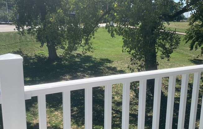 3 beds, 1 bath, 960 sqft, $1,200, Unit 124